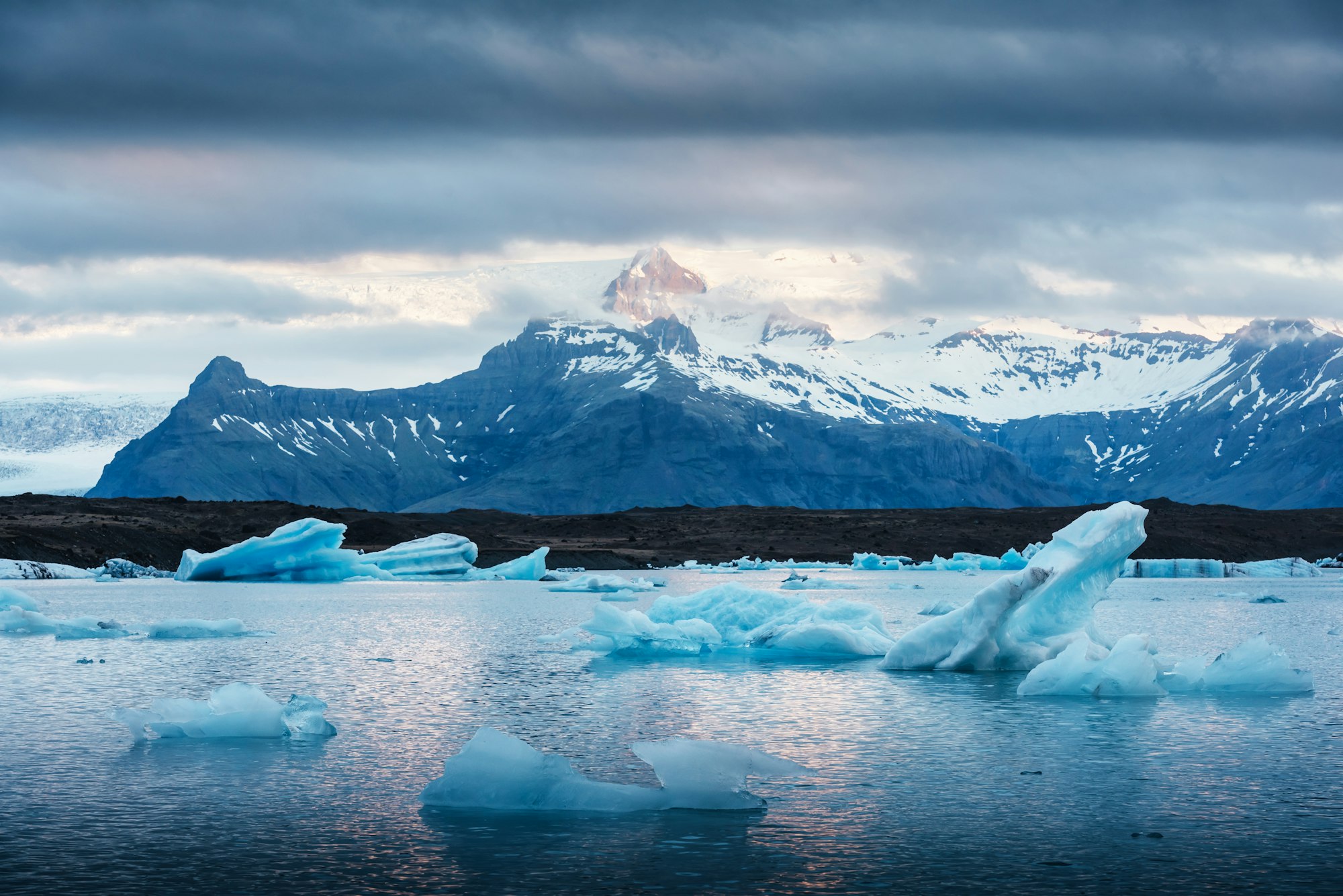 Icebergs in Jokulsarlon glacial lagoon